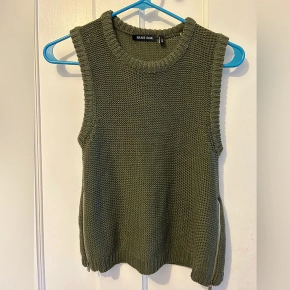 Olive green sleeveless sweater, size S - Picture 1 of 5